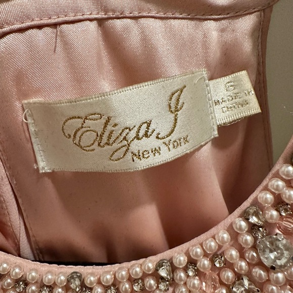 Eliza J tiered chiffon gown. Soft pink. Size 6. - Picture 4 of 8